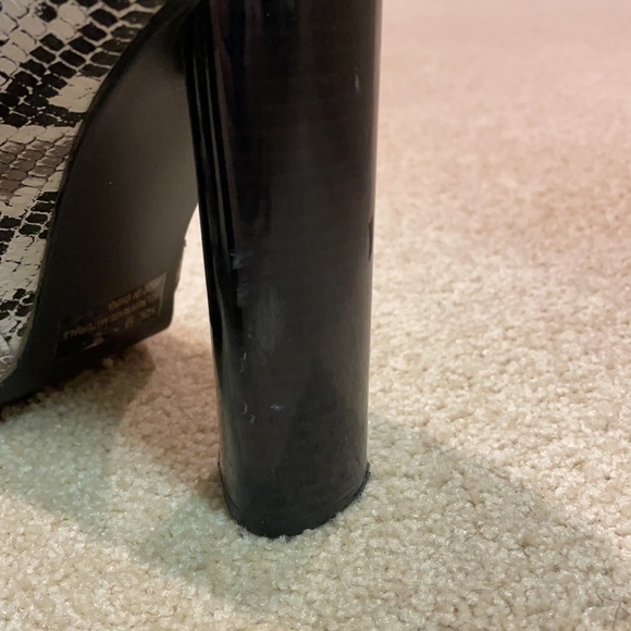 qupid snakeskin booties - Picture 4 of 5